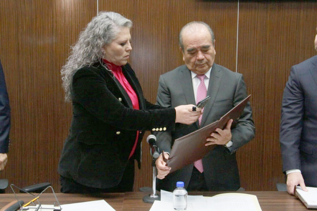 Maurilio Hernández presidente de JUCOPO y Miroslava Carrillo Rodríguez