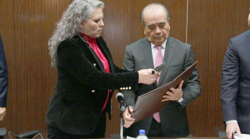 Maurilio Hernández presidente de JUCOPO y Miroslava Carrillo Rodríguez