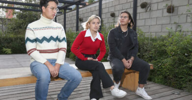 Valeria Cota Niebla, directora y guionista del cortometraje, Rodrigo Alonso Pérez Piña, director de fotografía, Jerry Contreras, encargado del área de sonido y la musicalización.