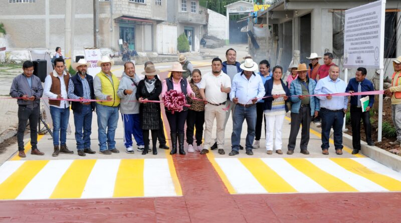 En Otzolotepe, alcaldesa Erika Sevilla Alvarado entrega pavimentación en calle 20 de Noviembre de Capulhuac