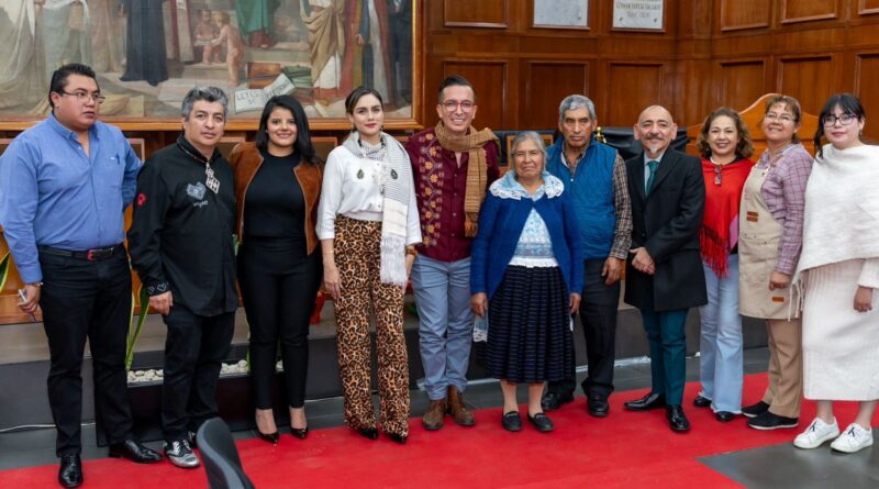 Manos mexiquenses: Maestra artesana y diputadas protagonizan pasarela para impulsar creaciones mexiquenses