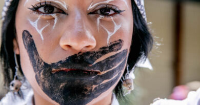 “Este silencio no es paz: es duelo en muchas lenguas, es rabia que busca voz, es memoria que resiste”