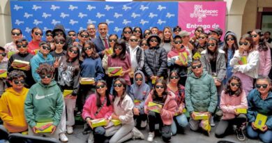 ¡Padrino de lujo! Entrega presidente Municipal Fernando Flores Fernández tablets a egresados de Primaria en Metepec
