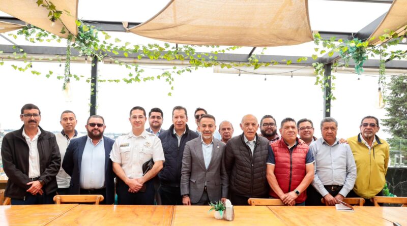 Presidente Municipal Fernando Flores Fernández, desayuna con empresarios transportistas del Valle de Toluca, para hablar del transporte público en Metepec