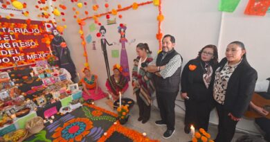 Concurso de ofrendas del Congreso mexiquense celebra tradiciones