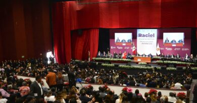 Asiste Francisco Vázquez a informe del alcalde de Tlalnepantla