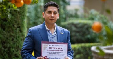 Docente de la UAEMéx es distinguido con Premio Mexiquense a la Excelencia Empresarial 2024