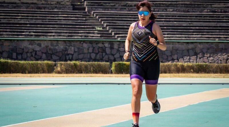 Universitaria y triatleta de largas distancias: Karla Munguía Vélez forja su camino con disciplina y resiliencia