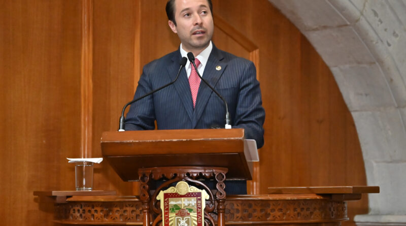 Regular uso de redes sociales entre menores, propone Mariano Camacho