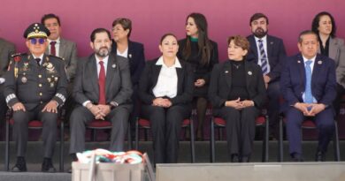 Participan congresistas en ceremonia por ‘Día de la Bandera’