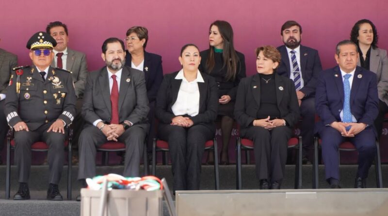 Participan congresistas en ceremonia por ‘Día de la Bandera’