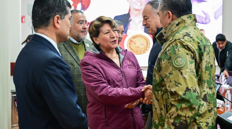 Gobernadora Delfina Gómez recibe al Vicealmirante Daniel Escobedo en Mesa de Paz; refuerza trabajo interinstitucional con la Marina 