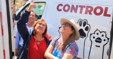Azucena Cisneros presenta ambulancias veterinarias y vehículo canino para rescate y atención de animales