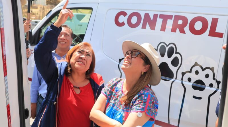 Azucena Cisneros presenta ambulancias veterinarias y vehículo canino para rescate y atención de animales