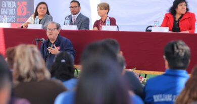Gobierno de Ecatepec y FCE entregan más de 12 mil libros en escuelas del municipio