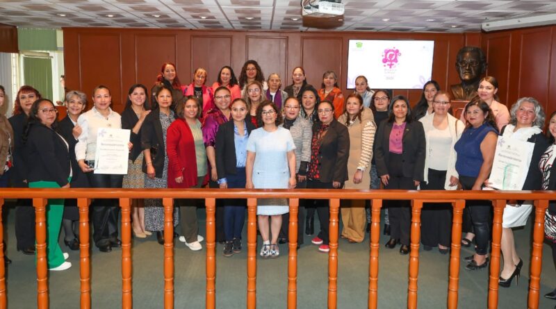 Las mujeres universitarias contribuyen con excelencia y compromiso a la vida institucional de la UAEMéx: Paty Zarza