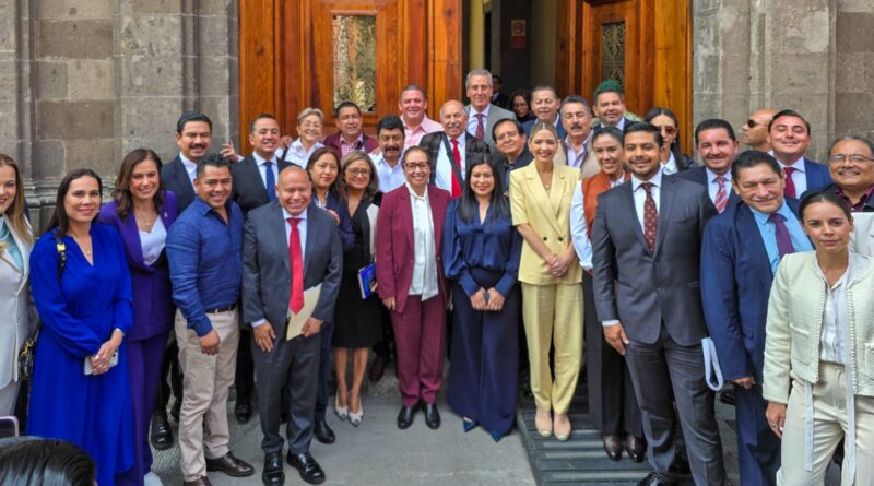 Azucena Cisneros se reúne con Claudia Sheinbaum en Palacio Nacional