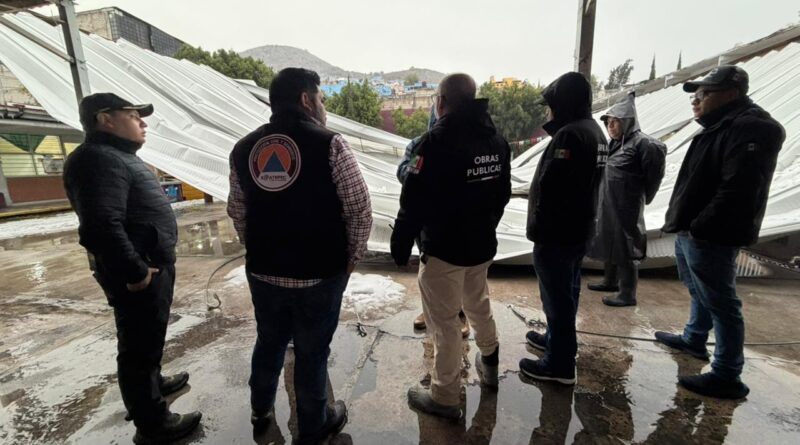 PC de Ecatepec limpia y retira afectaciones en escuelas por granizada