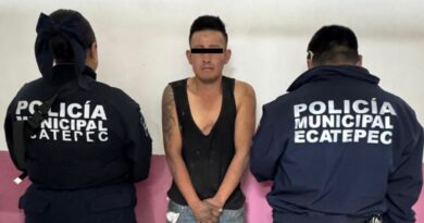 “Machito” al volante choca y huye, Policía municipal de Ecatepec lo detiene