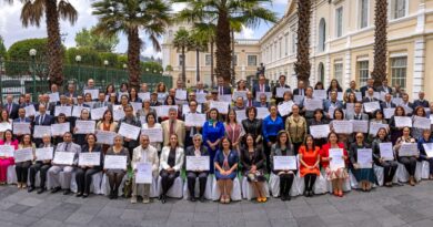 Reconoce UAEMéx a su comunidad docente por su compromiso y años de servicio