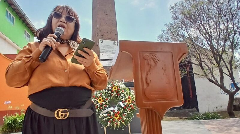 José María Cos con El Ilustrador Nacional creó un fusil de papel: Belasko Journaliste