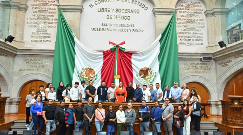 María José Pérez informa avances legislativos a habitantes de Texcoco