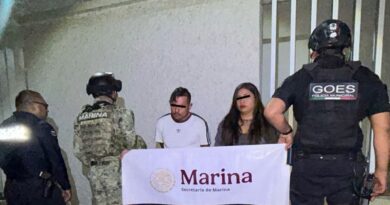 Policía de Ecatepec y Marina detienen a pareja vinculada a robos de tiendas