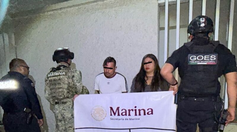 Policía de Ecatepec y Marina detienen a pareja vinculada a robos de tiendas