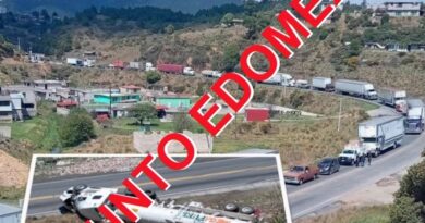 Sufren el caos en la Toluca-Naucalpan tras volcadura de tráiler con combustible