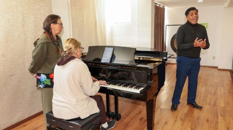 Emanuel Zavala, estudiante de la UAEMéx, ganó tercer lugar en certamen internacional de canto operístico