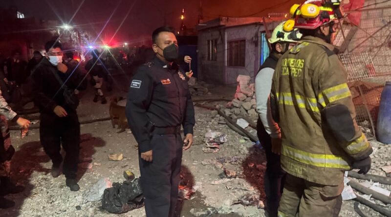 En Ecatepec, se incendia recicladora clandestina, fuerzas de emergencia y Bomberos hacen su “chamba”