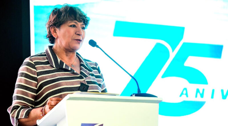 Delfina Gómez Álvarez, asistió a la conmemoración por los 75 años de Pfizer en México