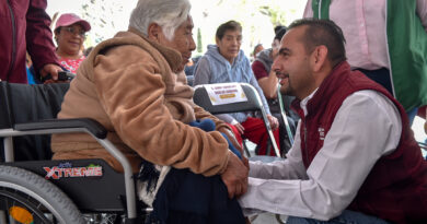 Gobierno de Delfina Gómez facilita movilidad de personas mayores, entrega más de 2 mil 900 sillas de ruedas, bastones y andadores