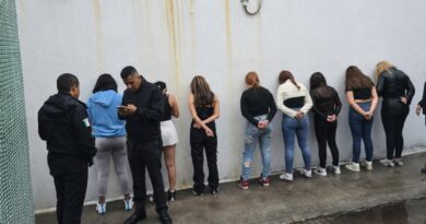 En Ecatepec 24 jóvenes fueron hallados en posesión de armamento y cartuchos de uso exclusivo de fuerzas armadas, los trasladan al penal de Neza