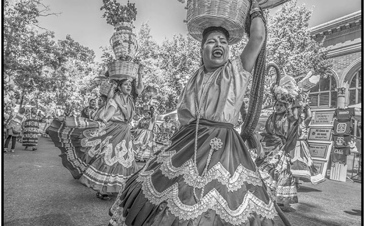 BAILANDO EN TIEMPOS OSCUROS