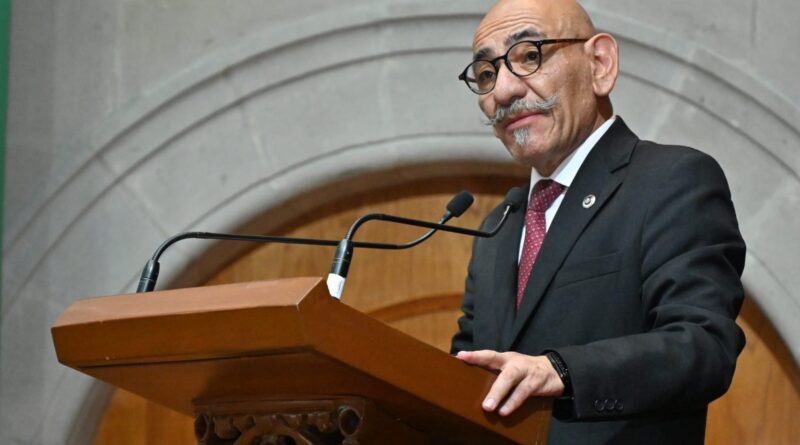 Prioridad educativa a hijas e hijos de jefas de familias rurales: Luis Valdeña