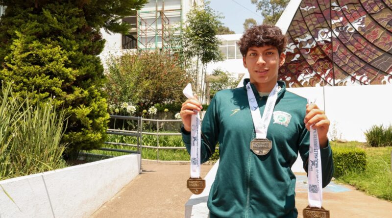 Con dos oros y una plata, Yael Nava, estudiante de la UAEMéx, reafirmó su poderío en la natación universitaria nacional