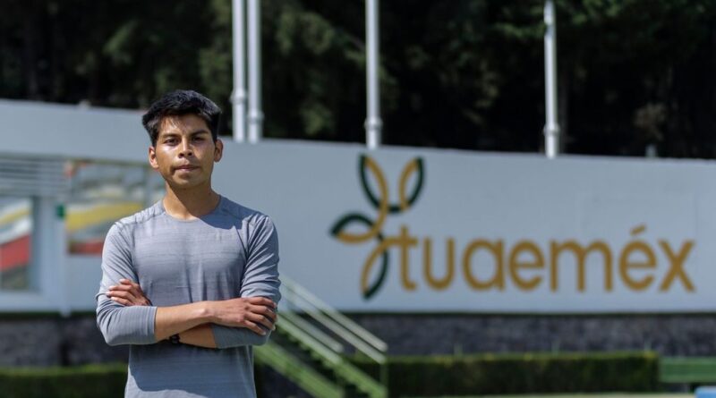 Plata a la vitrina de Isaac Porcayo Villarreal, estudiante de la UAEMéx
