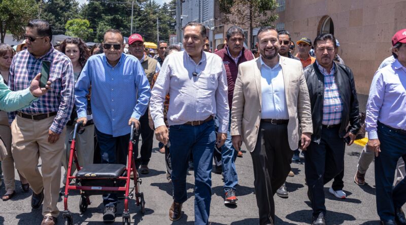 Entrega Ricardo Moreno calle Valentín Gómez Farías, primera vialidad reconstruida con “Diablo Dragón”