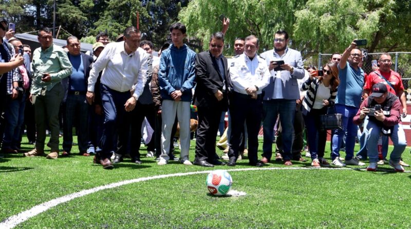 Ricardo Moreno entrega cancha renovada de futbol rápido en el Parque Ecológico El Seminario