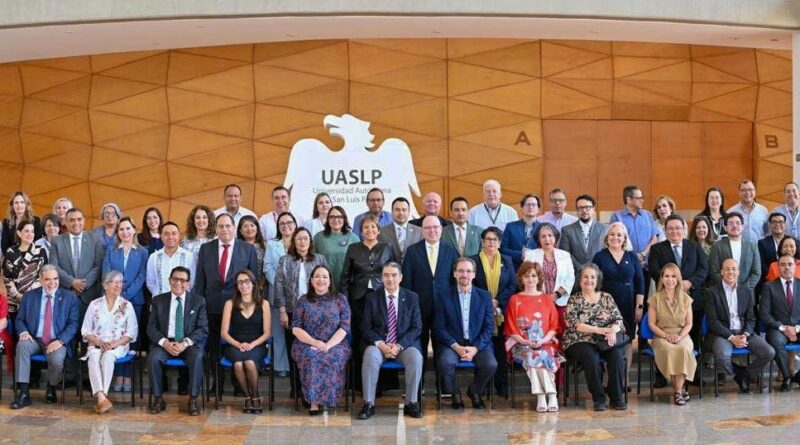 UAEMéx refrenda compromiso con la mejora continua y la transformación educativa en reunión nacional del SEAES