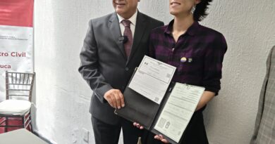 En Toluca la Oficialía 1 del Registro Civil, entregó por primera vez una acta de nacimiento rectificada a una persona no binaria en el Estado de México