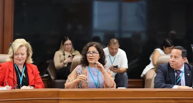 Comparte rectora de la UAEMéx experiencia de transformación institucional en foro internacional