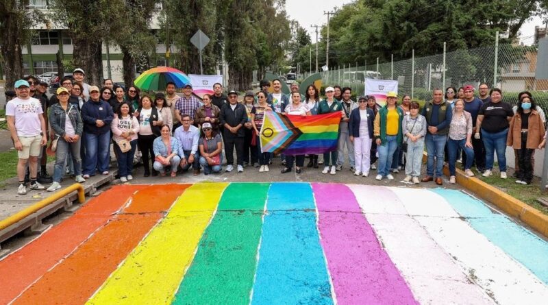 “Pintando en Diversidad”: a través de intervención creativa, UAEMéx promueve la diversidad y la inclusión en el Día Internacional del Orgullo LGBTTTIQA+