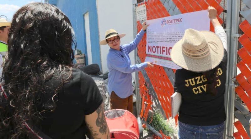 En Ecatepec notificaciones a invasores, “La vía publica se respeta, no es bote de basura”: Azucena